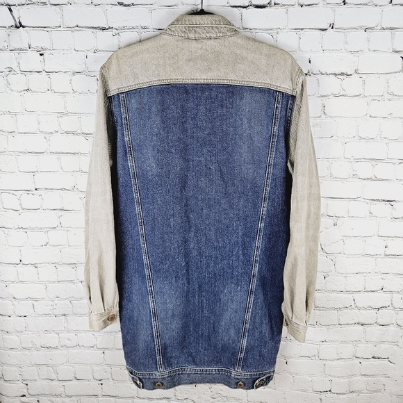 GUESS | Jessie two-tone denim long button up jean trucker jacket - Picture 4 of 10